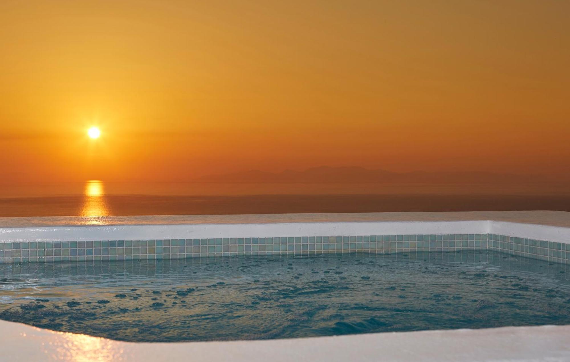 Aperanto Suites Иа Екстериор снимка